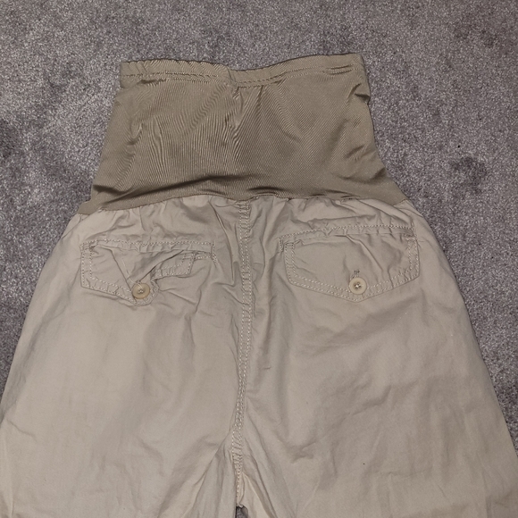 ✔Sold✔Maternity Cargo Capris - Picture 5 of 5